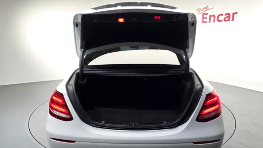 Mercedes-Benz E-Class W213 E220d 2018 17