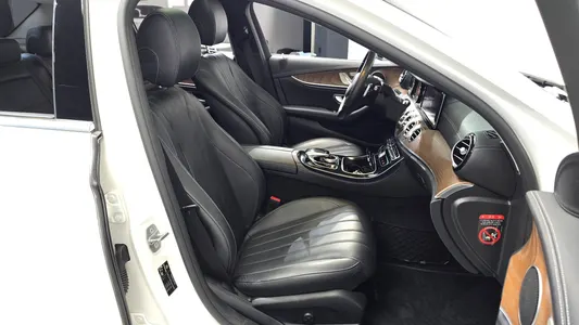 Mercedes-Benz E-Class W213 E220d 2018 27