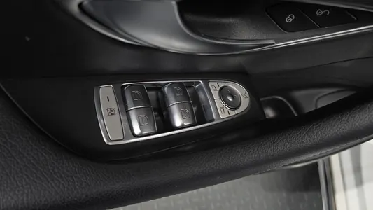 Mercedes-Benz E-Class W213 E220d 2018 29