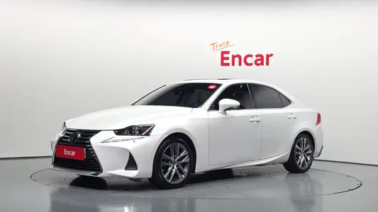 Lexus IS300 2019