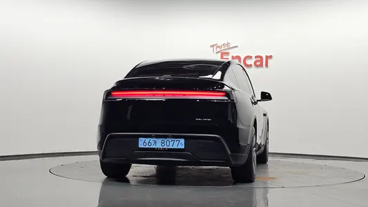 Tesla Y AWD 2025 4