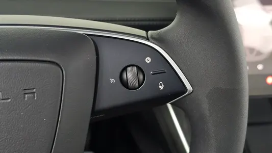 Tesla Y AWD 2025 15