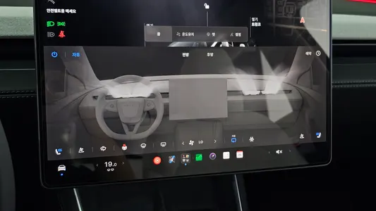 Tesla Y AWD 2025 19
