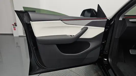 Tesla Y AWD 2025 25