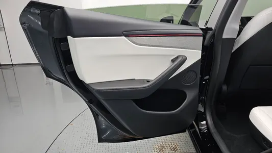 Tesla Y AWD 2025 26