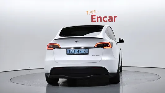 Tesla Y AWD 2021 4
