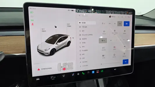 Tesla Y AWD 2021 16