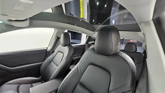 Tesla Y AWD 2021 18