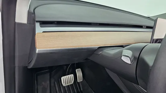 Tesla Y AWD 2021 28