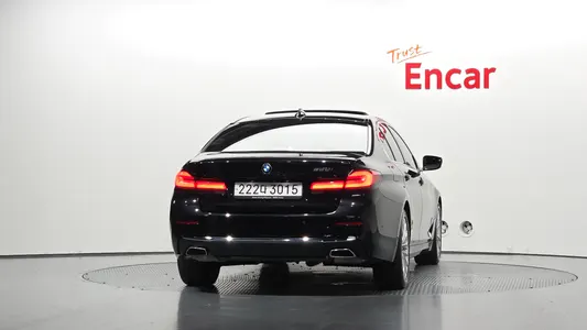 BMW 5 Series (G30) 520i 2023 4