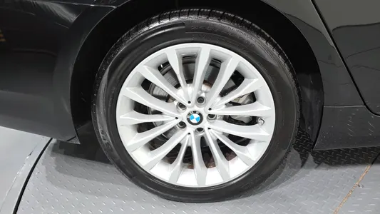 BMW 5 Series (G30) 520i 2023 5