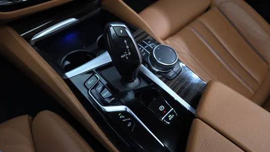 BMW 5 Series (G30) 520i 2023 9