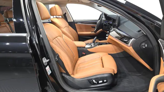 BMW 5 Series (G30) 520i 2023 11