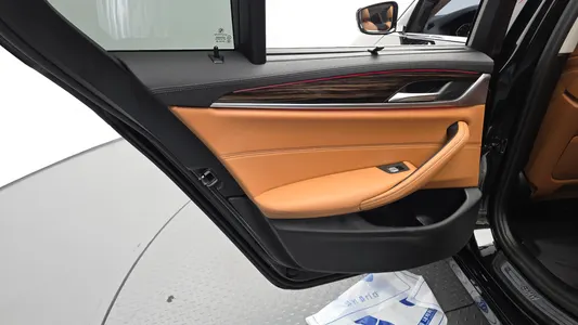 BMW 5 Series (G30) 520i 2023 26