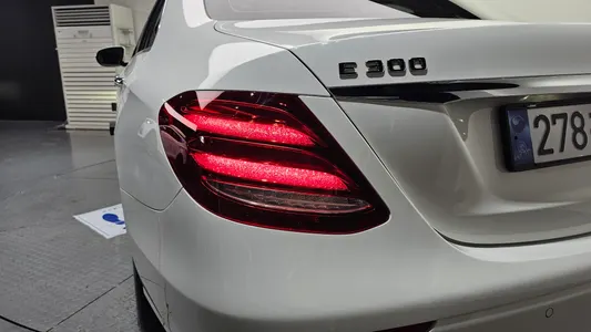 Mercedes-Benz E-Class W213 E300 2019 23