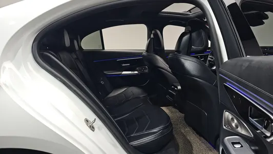 Mercedes-Benz E-Class W214 E300 4MATIC AMG Line 2024 11