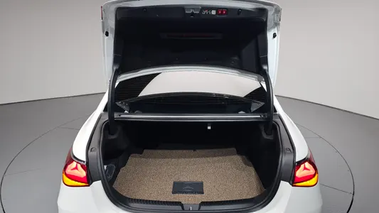 Mercedes-Benz E-Class W214 E300 4MATIC AMG Line 2024 34