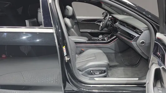 Audi A8 (D5) 55 TFSI LWB 2021 32