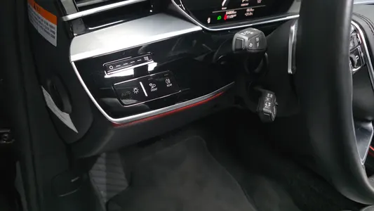 Audi A8 (D5) 55 TFSI LWB 2021 36