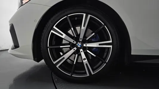 BMW 5 Series (G60) 530i xDrive M 2025 4