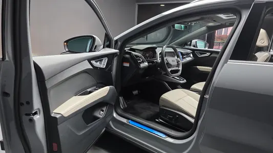 Audi Q4 e- (F4) 40 2023 10
