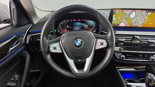 BMW 5 Series (G30) 520i 2021 14