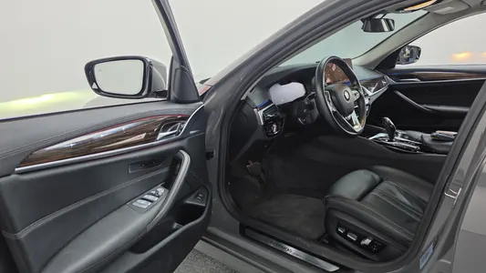 BMW 5 Series (G30) 520i 2021 10