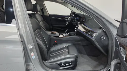 BMW 5 Series (G30) 520i 2021 26