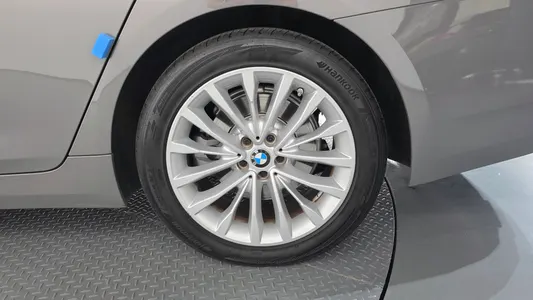 BMW 5 Series (G30) 520i 2021 21