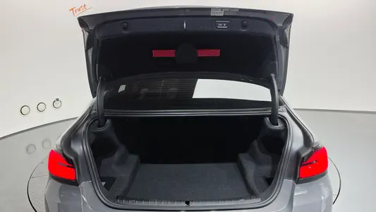 BMW 5 Series (G30) 520i 2021 27