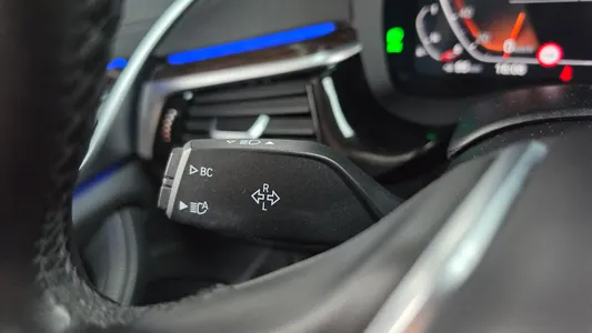 BMW 5 Series (G30) 520i 2021 37