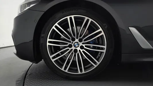 BMW 5 Series (G30) 530i M 2019 4