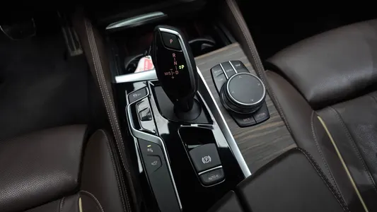BMW 5 Series (G30) 530i M 2019 8