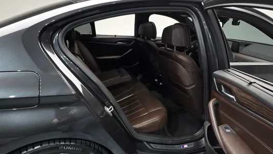 BMW 5 Series (G30) 530i M 2019 11