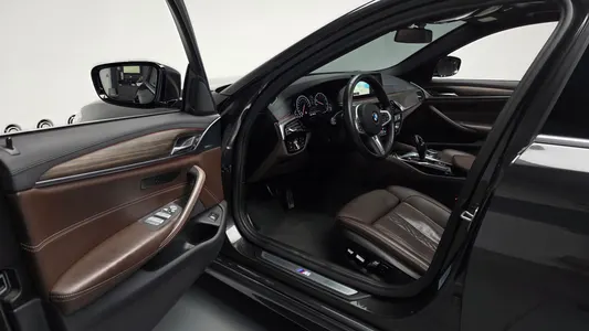 BMW 5 Series (G30) 530i M 2019 9
