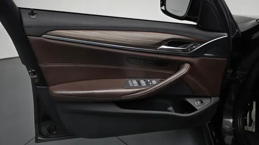 BMW 5 Series (G30) 530i M 2019 24