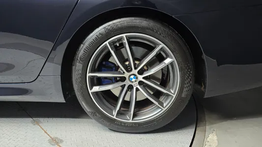 BMW 5 Series (G30) 520i M 2021 21