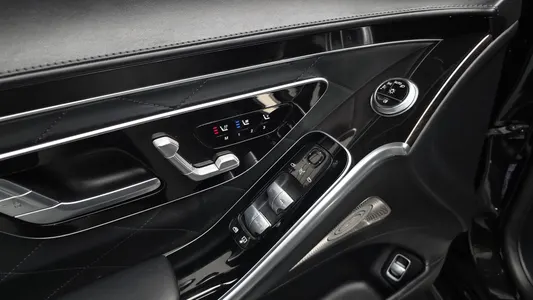 Mercedes-Benz S-Class W223 S580L 4MATIC 2022 35