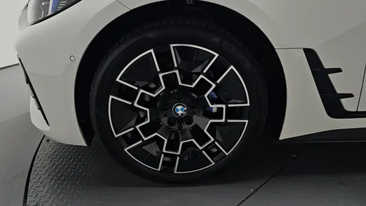 BMW i4 eDrive40 M 2025 4
