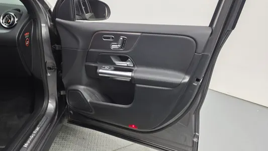 Mercedes-Benz GLA-Class H247 GLA220 2021 24
