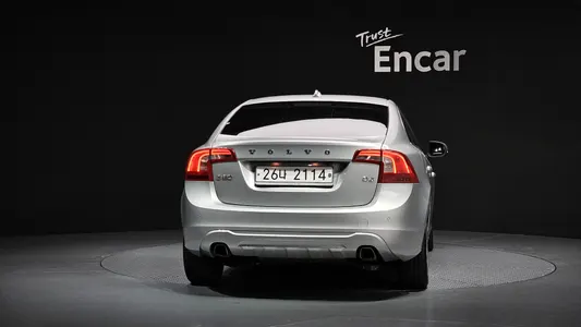 Volvo S60 D5 2011 4
