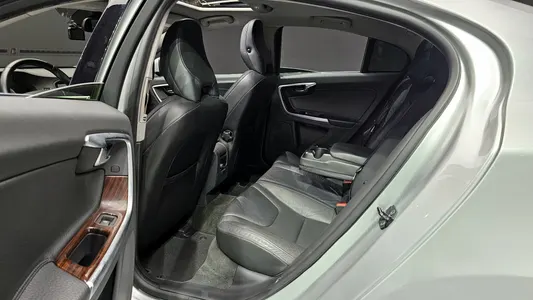 Volvo S60 D5 2011 12