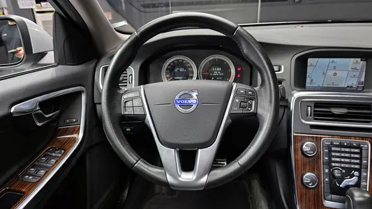 Volvo S60 D5 2011 13