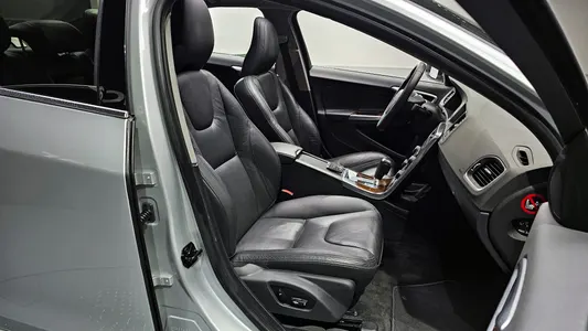 Volvo S60 D5 2011 10