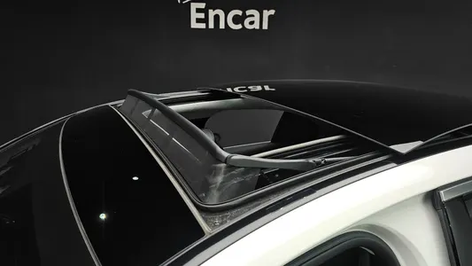 Mercedes-Benz E-Class W214 E200 2025 17