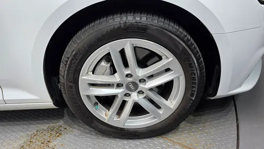 Audi A4 (B9) 45 TFSI 2016 5