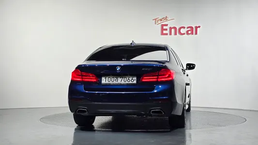 BMW 5 Series (G30) 520i M 2020 4