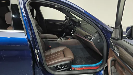 BMW 5 Series (G30) 520i M 2020 11