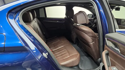 BMW 5 Series (G30) 520i M 2020 12
