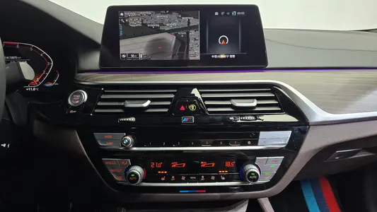 BMW 5 Series (G30) 520i M 2020 14